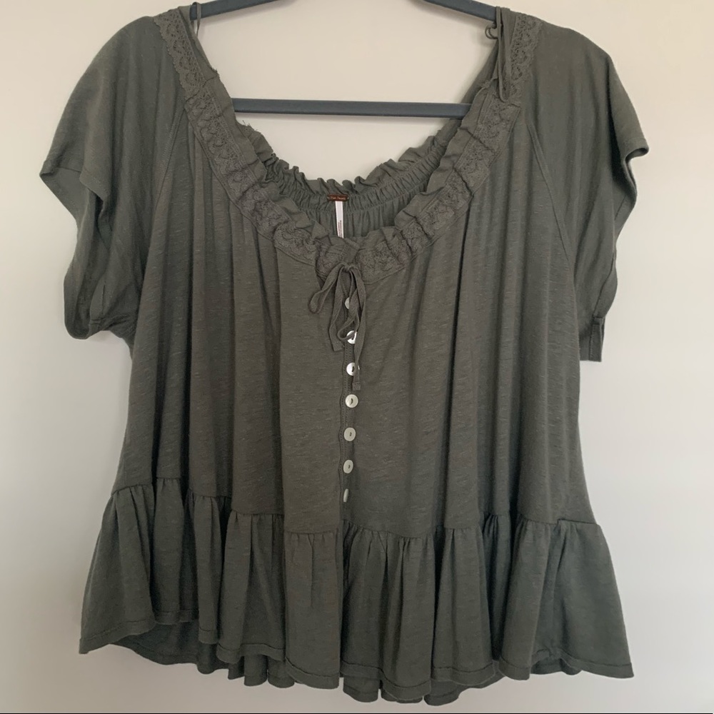 Free People army green flowy top!